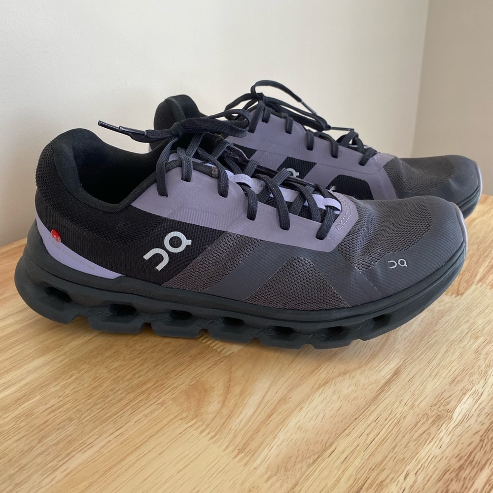OnCloud Runner Athletic Shoes Lilac/Black/Purple - Picture 3 of 12